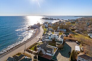 207 Beach Ave in Kennebunk, ME - Building Photo
