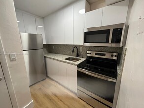 1484 NW 15th St-Unit -5 in Miami, FL - Building Photo - Building Photo