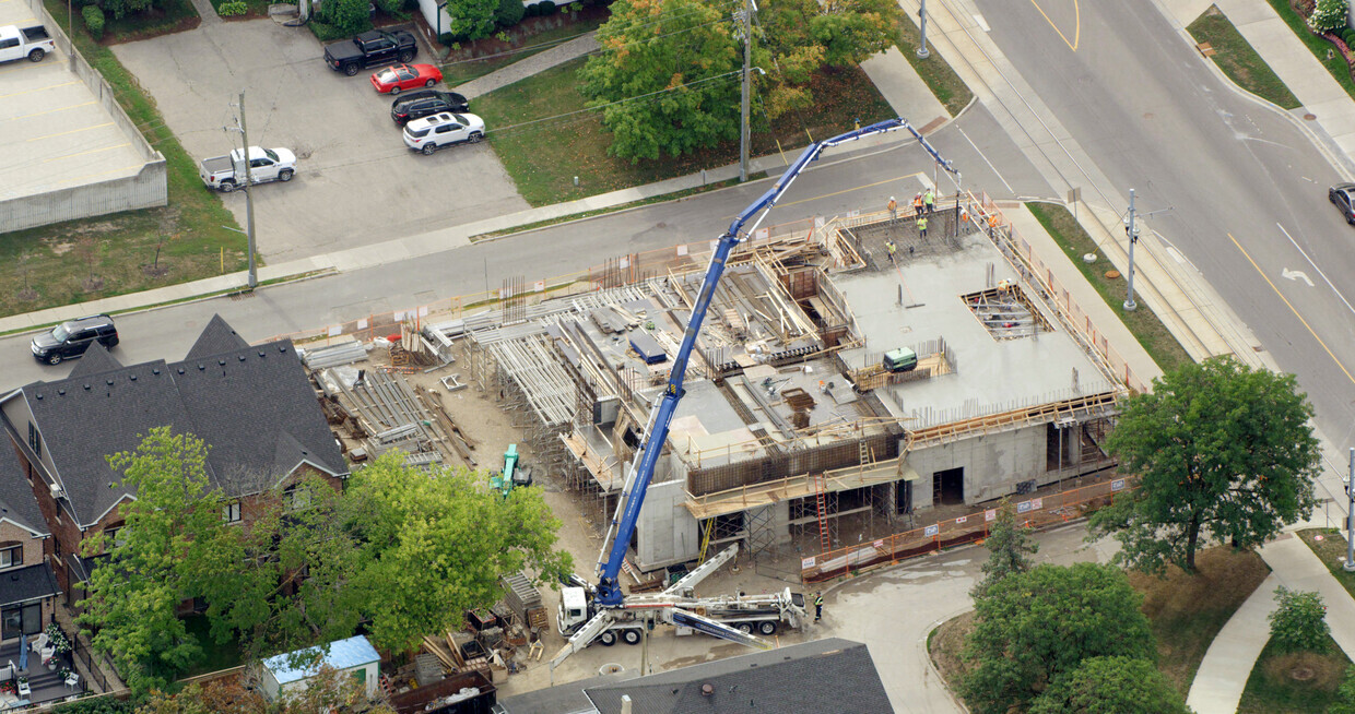 164-168 King St S in Waterloo, ON - Building Photo