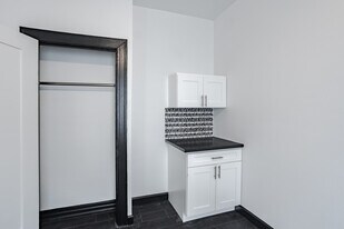 St. Moritz Apartments in Los Angeles, CA - Building Photo