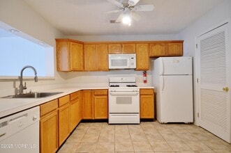 111 Watson Ct in Howell, NJ - Building Photo - Building Photo