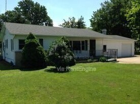 720 IL-121 in Mount Zion, IL - Building Photo