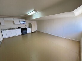825 Raaberg Way in Santa Maria, CA - Building Photo