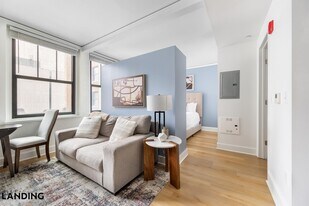 933 McGee St, Unit 2-421 in Kansas City, MO - Building Photo