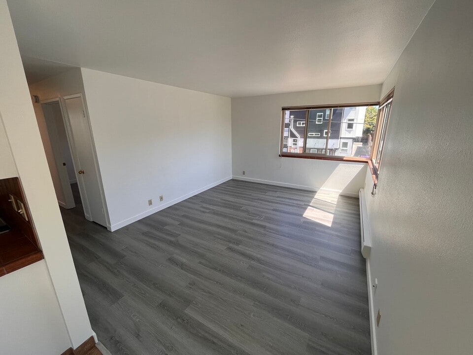 6527 24th Ave NW in Seattle, WA - Building Photo