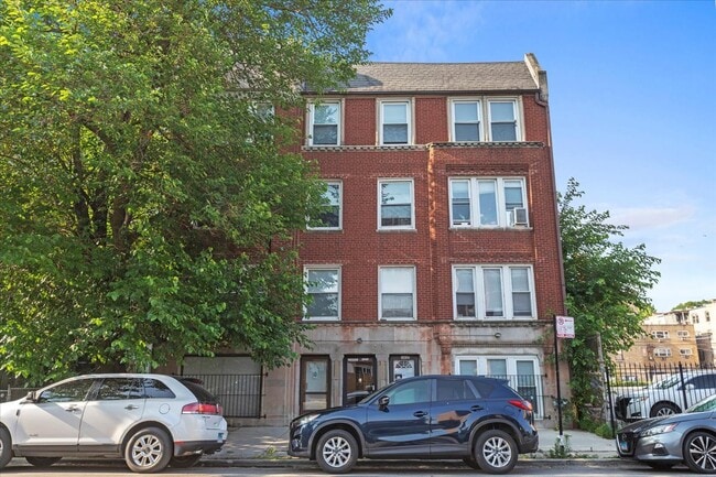 property at 1635 W Morse Ave