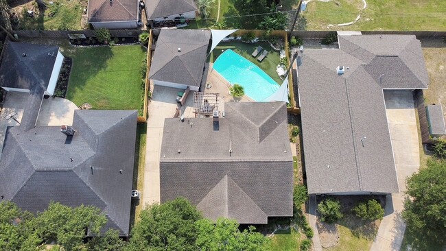 9811 Rocktree Dr in Houston, TX - Building Photo - Building Photo