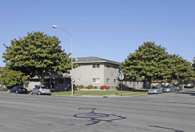 Royal Arms Apartments in Salinas, CA - Building Photo - Building Photo