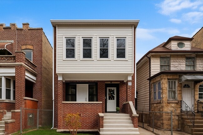 property at 3236 W Eastwood Ave