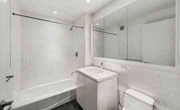 172 E 73rd St, Unit 6 in New York, NY - Building Photo - Building Photo