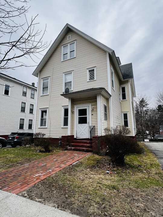 638       Pleasant St in Worcester, MA - Foto de edificio