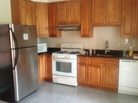 127 Cedar St in Boston, MA - Building Photo