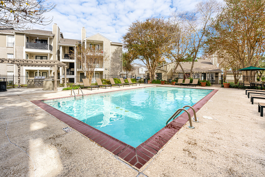 Sherwood Place in Baton Rouge, LA - Building Photo