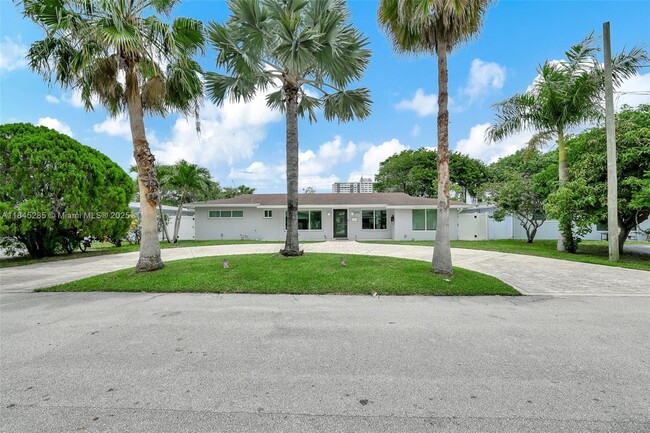 2432 SE 13th St in Pompano Beach, FL - Building Photo - Building Photo
