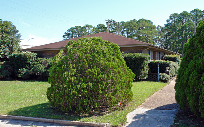 925-929 Florida Ave in Lynn Haven, FL - Building Photo - Building Photo