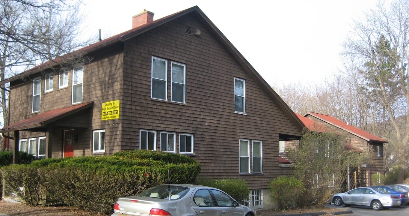 4 Elm St in Alfred, NY - Foto de edificio