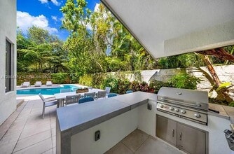 3900 Douglas Rd in Miami, FL - Building Photo - Building Photo