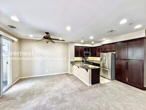 44064 Calle Luz in Temecula, CA - Foto de edificio - Building Photo