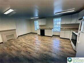 100 W Main St in Bath, PA - Building Photo - Building Photo