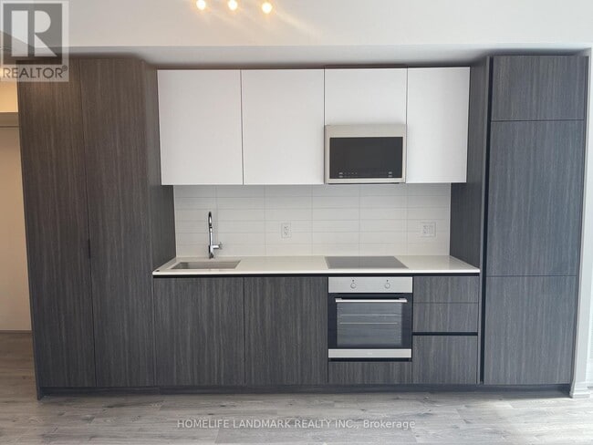 8 Widmer St in Toronto, ON - Building Photo - Building Photo