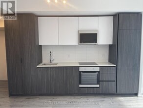 8 Widmer St in Toronto, ON - Building Photo - Building Photo