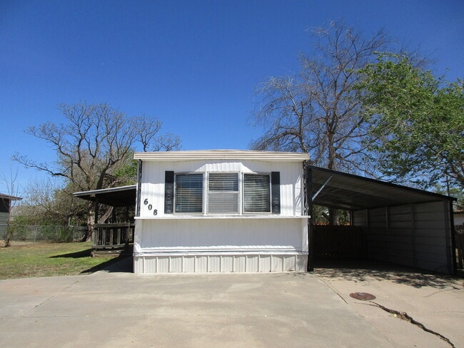 608 N 7th St in Weatherford, OK - Building Photo - Building Photo