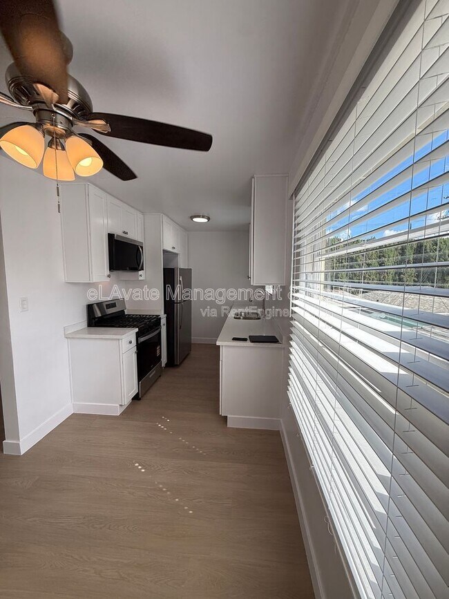 14119 Gilmore St in Los Angeles, CA - Building Photo - Building Photo