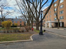 1455 Shermer Rd, Unit 302C in Northbrook, IL - Building Photo