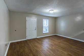 Manor Park Apartments in Memphis, TN - Building Photo - Interior Photo