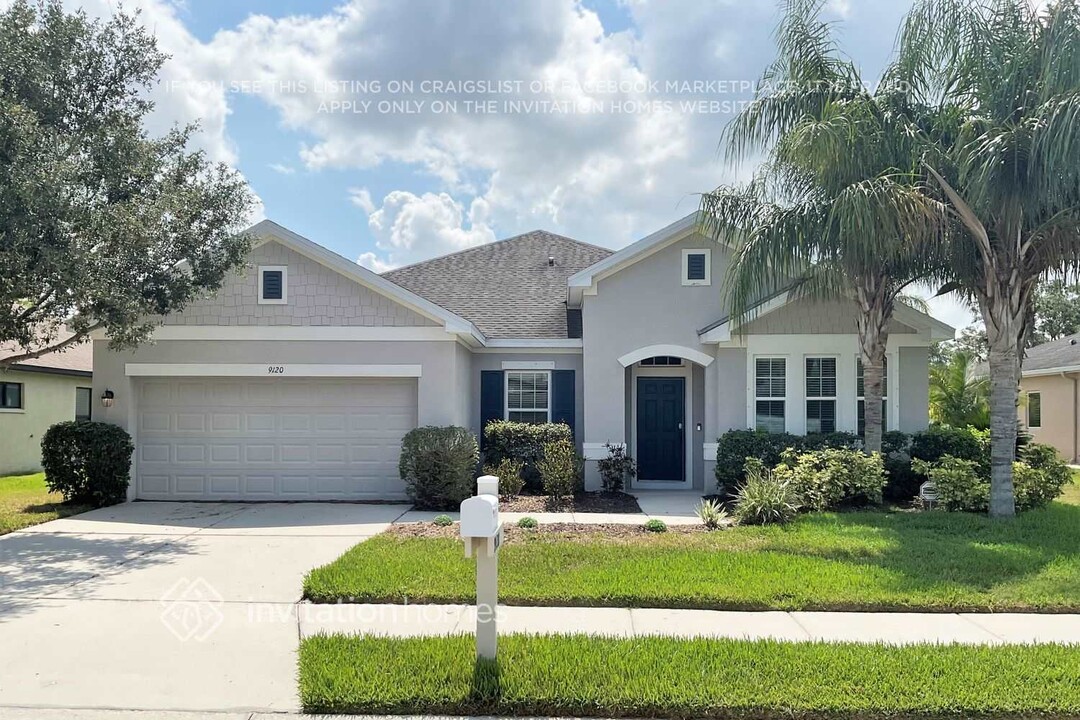 9120 Raes Creek Pl in Palmetto, FL - Building Photo