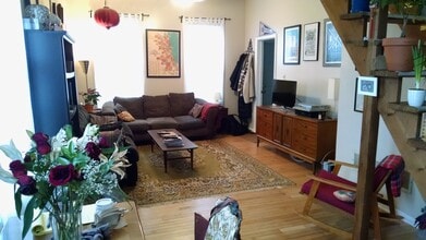 1639 N Claremont Ave, Unit Coach House in Chicago, IL - Building Photo - Building Photo