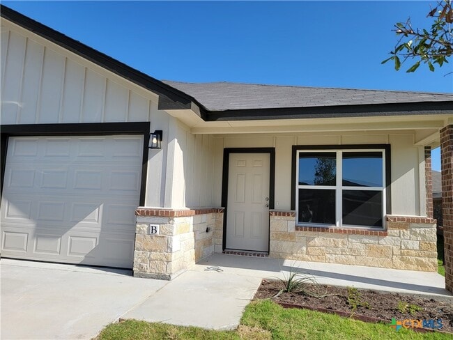 property at 122 Wind Ridge Dr