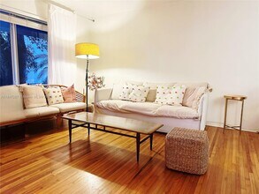 559 NE 64th St in Miami, FL - Building Photo - Building Photo