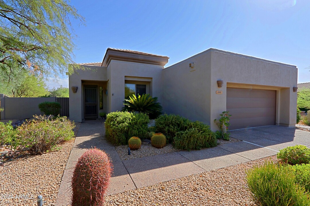 6985 E Purple Shade Cir in Scottsdale, AZ - Foto de edificio