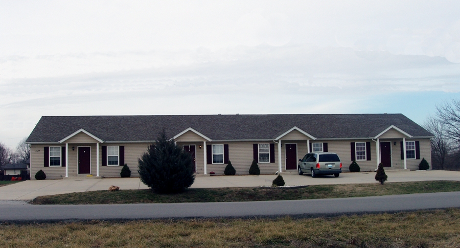 3329 Country Place Ln in Granite City, IL - Foto de edificio