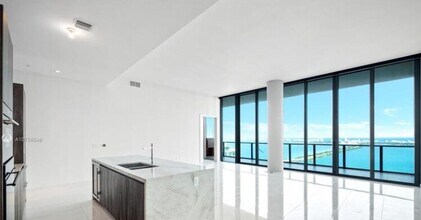 240 Biscayne Blvd, Unit 3504 in Miami, FL - Building Photo - Building Photo