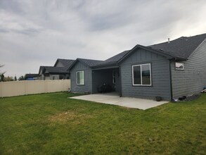 13336 N Telluride Loop in Hayden, ID - Building Photo - Building Photo