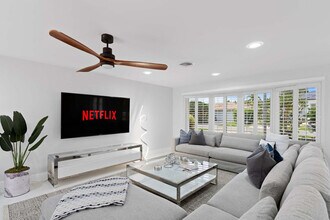 4710 NE 27th Ave, Unit SI ID1023052P in Fort Lauderdale, FL - Foto de edificio - Building Photo