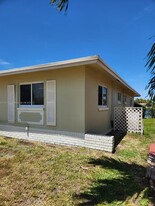 6807 NW 58th Ct in Tamarac, FL - Building Photo - Building Photo