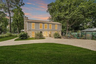 628 Bullfrog Ln in Conroe, TX - Building Photo