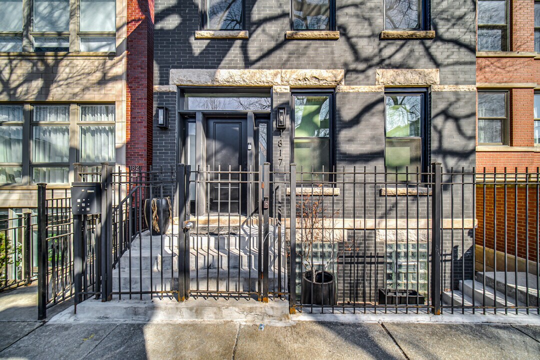 1817 N Honore St in Chicago, IL - Building Photo