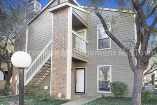 1106 Quail Valley Ln in Arlington, TX - Building Photo