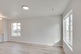 1664 S Sunseeker Ln in Boise, ID - Building Photo - Building Photo