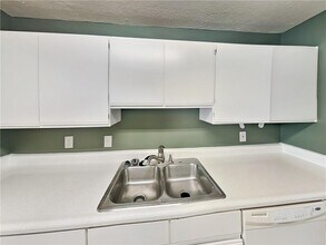 1569 Paces Ferry N Dr SE in Smyrna, GA - Building Photo - Building Photo