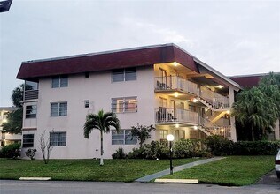 2901 NW 47th Ter, Unit 247B in Lauderdale Lakes, FL - Building Photo - Building Photo