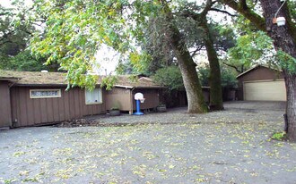 18439 Riverside Dr in Sonoma, CA - Building Photo