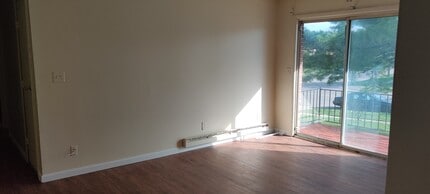 728 Gordon Smith Blvd, Unit 8 in Hamilton, OH - Foto de edificio - Building Photo