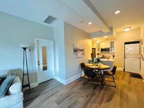 105 W Oglethorpe Ave in Savannah, GA - Building Photo - Building Photo