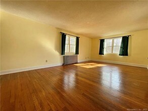295 Mulberry Rd in Mansfield, CT - Building Photo - Building Photo
