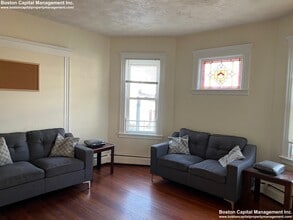 34 Cameron St, Unit 1 in Boston, MA - Foto de edificio - Building Photo